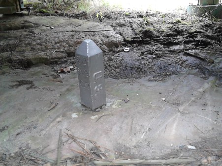 kettle falls border stake from side