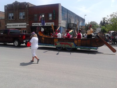 i day parade boat