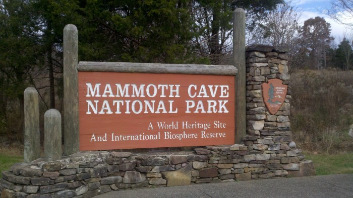 mammoth cave park sign