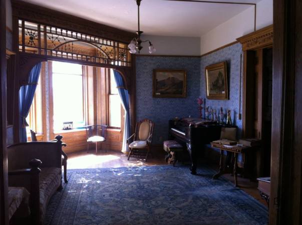 castle parlor