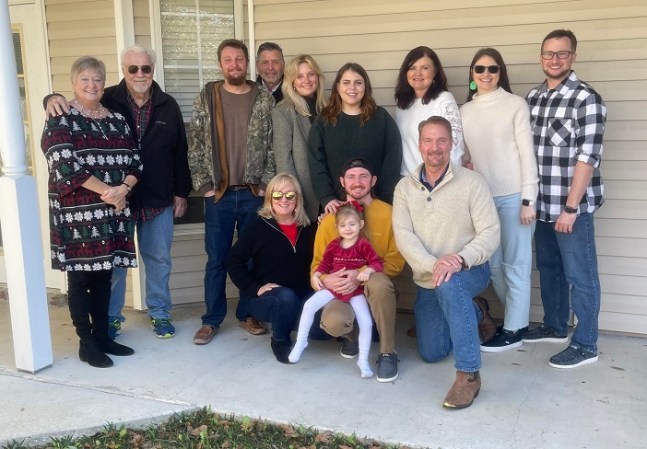 This image has an empty alt attribute; its file name is kendals-family-photo-2.jpg